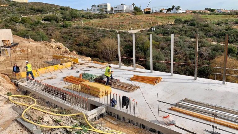 Cómo se desarrolla la construcción de una vivienda en la Costa del Sol